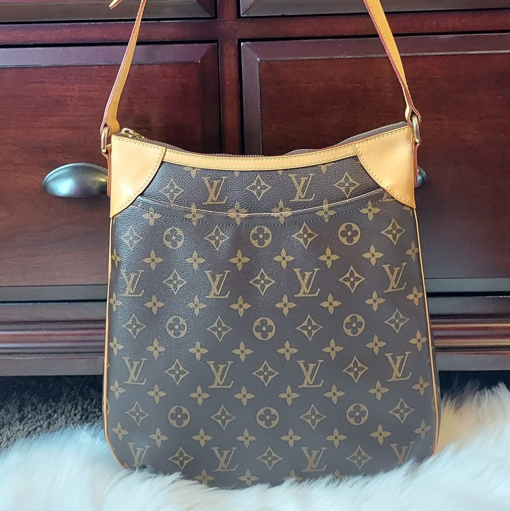 AUTHENTIC LOUIS VUITTON